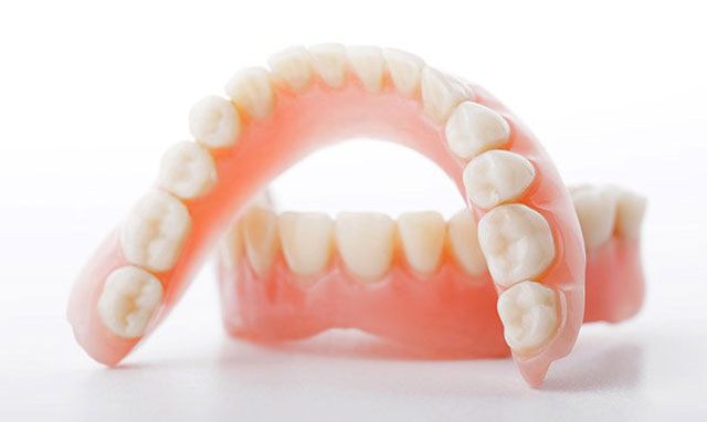 چرا به پروتز دندانی متحرک نیاز دارید؟